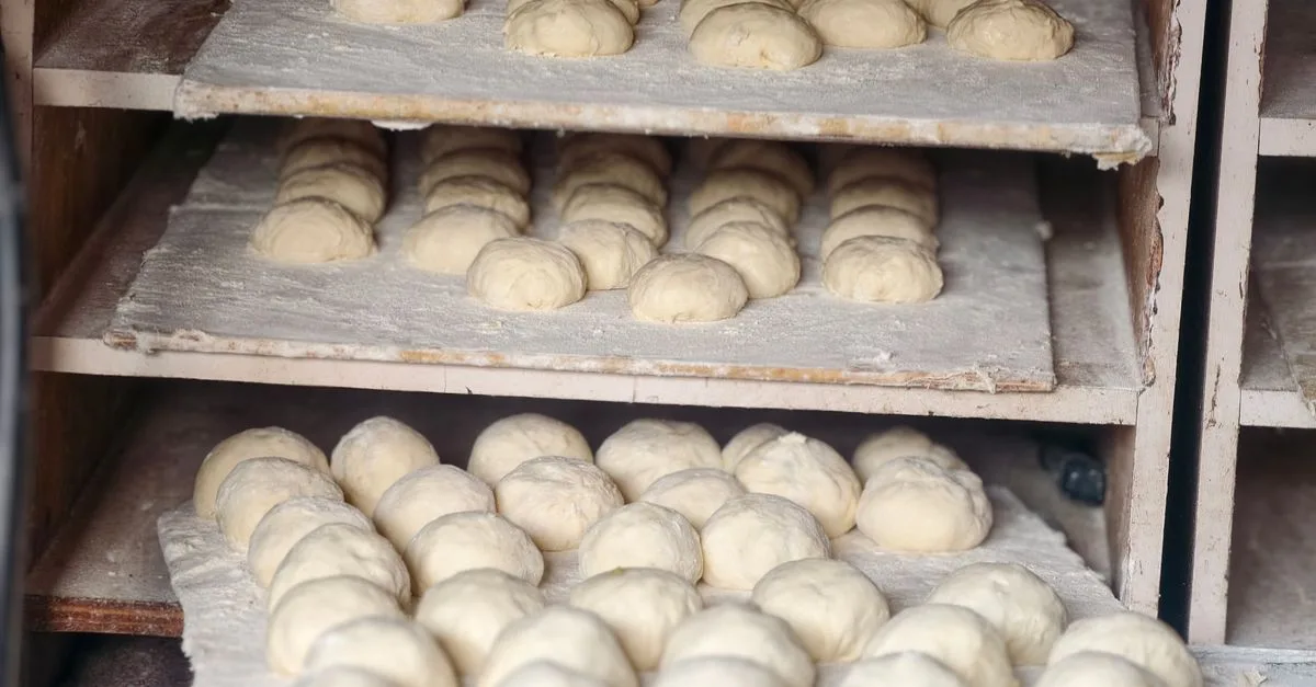 découvrez comment faire lever votre pâte à brioche parfaitement pour une texture moelleuse et légère à souhait.