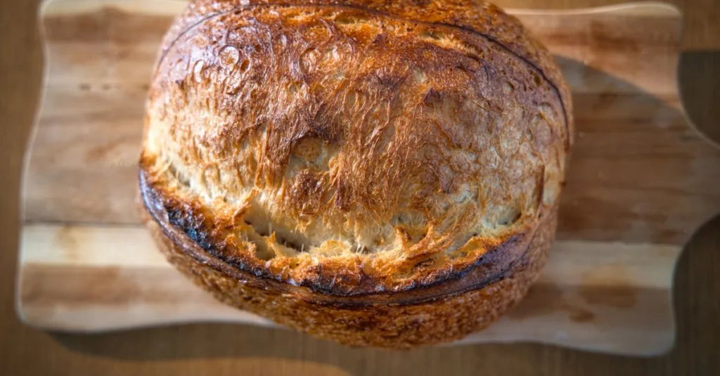 découvrez tout sur la densité du pain au levain, ses causes, son impact sur la texture et des astuces pour un pain léger et aéré.