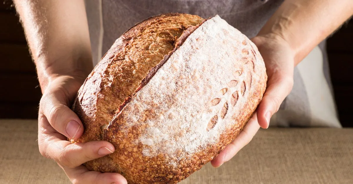 découvrez comment la qualité de la farine influence la préparation du pain au levain pour un résultat artisanal et savoureux.