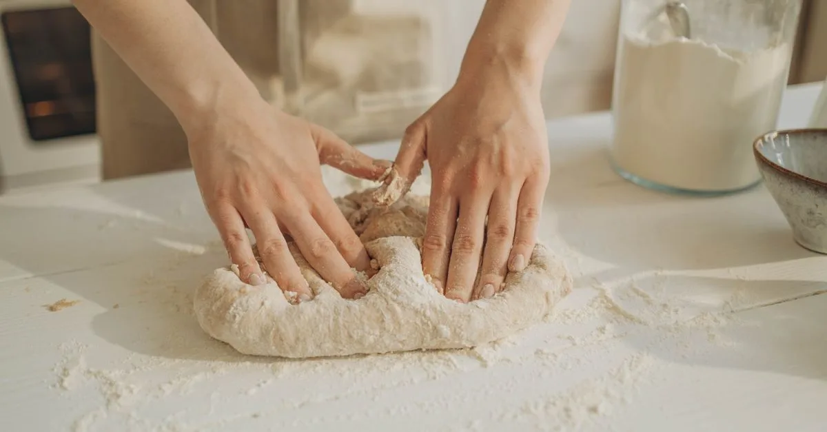 découvrez comment vérifier si votre levain est prêt à être utilisé : signes de fermentation, test de flottaison et conseils pour réussir votre pain au levain.